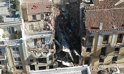 Πλάκα: Διαρροή φυσικού αερίου το πιθανό σενάριο για την έκρηξη - Αναζητούνται 5 άτομα που διέμεναν στο κτίριο