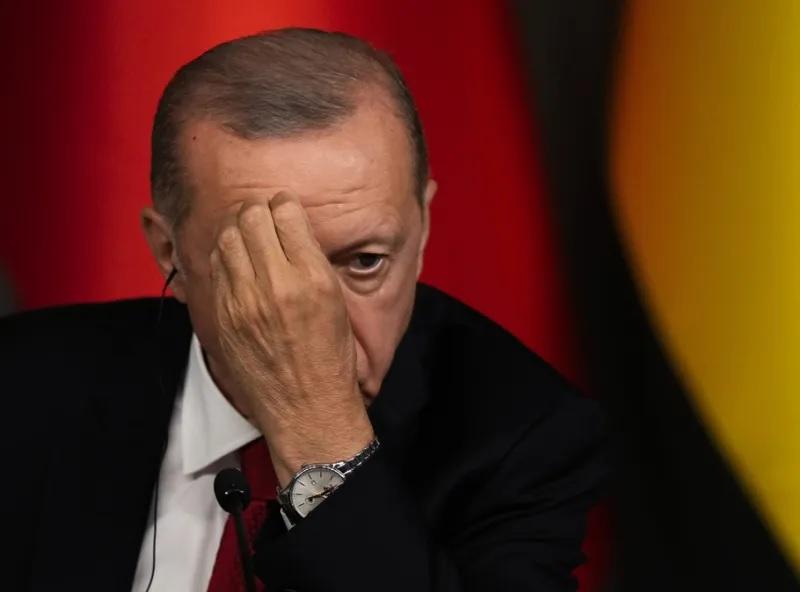 Σοκ στην Τουρκία: Φιλοκυβερνητικός όμιλος απειλεί τον Ερντογάν με ανατροπή λόγω της κρίσης των funds