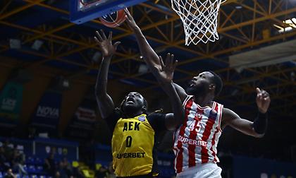 O πρώτος ημιτελικός του Stoiximan Super Cup: Ολυμπιακός-ΑΕΚ (4η περίοδος)