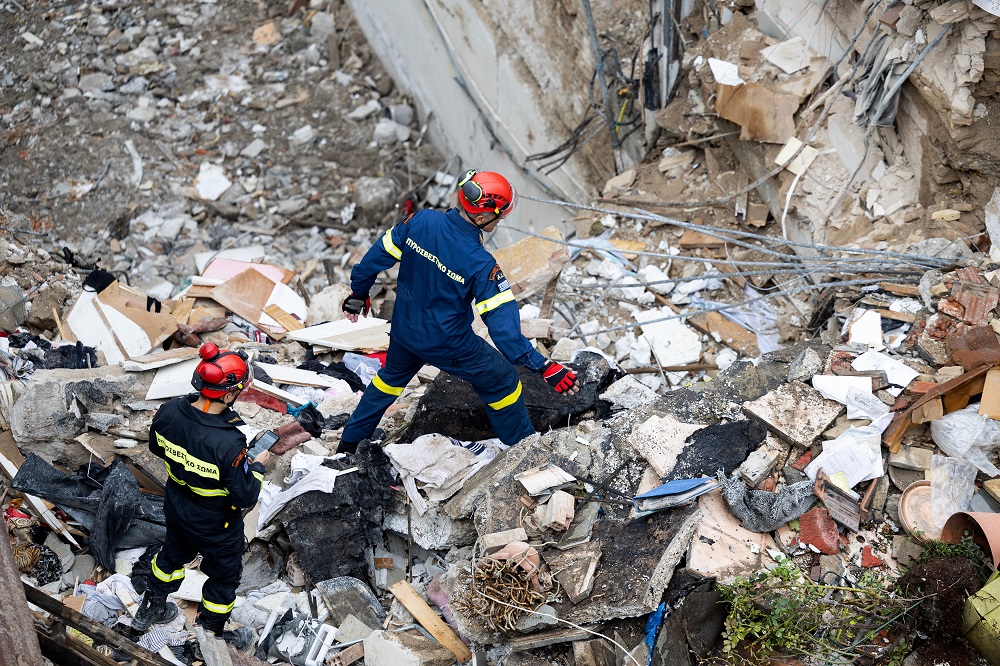 Πλάκα: Συγκλονιστικές εικόνες από την ασύλληπτη τραγωδία