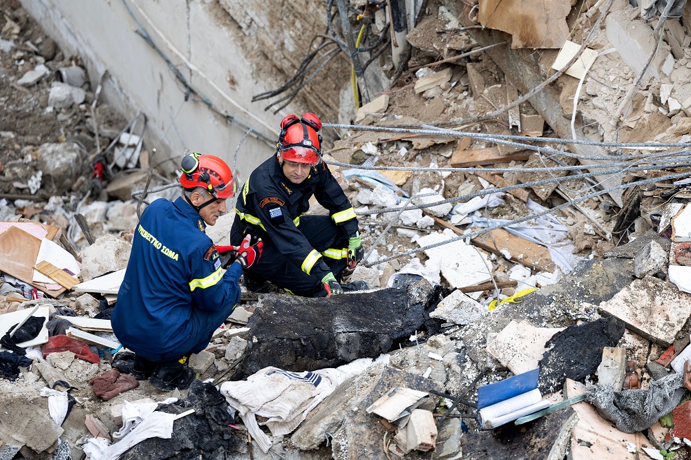 Πλάκα: Συγκλονιστικές εικόνες από την ασύλληπτη τραγωδία