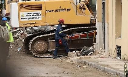 Πλάκα: Έγκυος ένα από τα θύματα – Τα σενάρια για τα αίτια της φονικής έκρηξης και οι «σαρωτικοί» έλεγχοι στα γύρω κτίρια