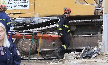 Τραγωδία στην Πλάκα: Εντοπίστηκε και δεύτερη σορός στα συντρίμμια