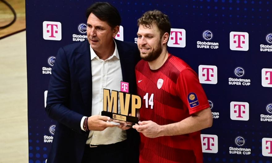 Τα... σάρωσε όλα τα βραβεία: MVP και πρώτος σκόρερ του Super Cup ο Βεζένκοφ!