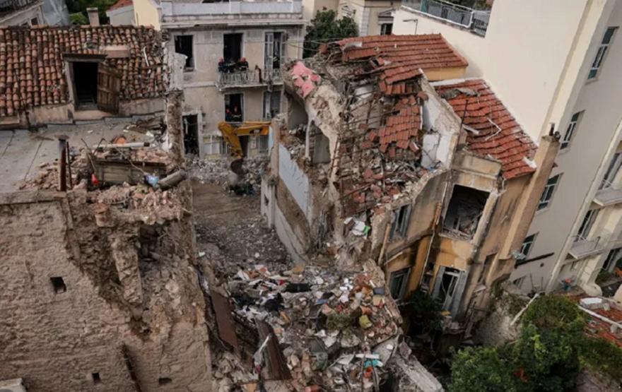 Τραγωδία στην Πλάκα: Στον 2ο όροφο εκτιμάται πως έγινε φονική η έκρηξη - Το σενάριο για το αέριο και τα επόμενα βήματα