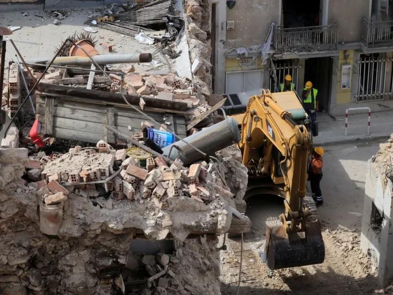 Τραγωδία στην Πλάκα: Ξεκινά η ταυτοποίηση των θυμάτων και οι έλεγχοι στατικότητας στα γειτονικά κτίρια