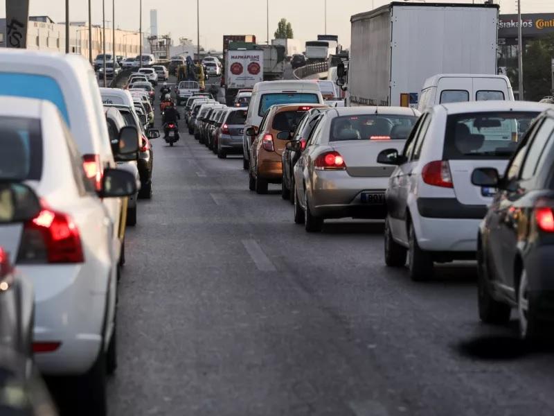 Καραμπόλα πολλών οχημάτων στην κάθοδο της Κηφισού