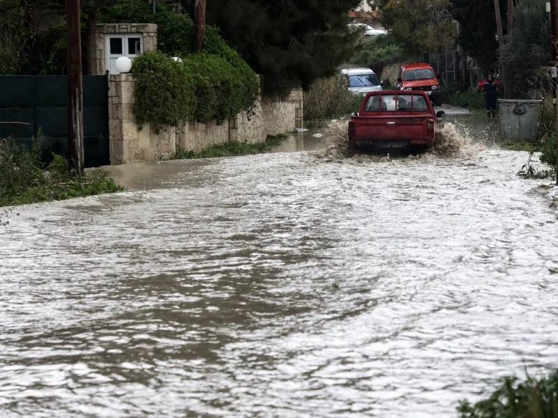 Κρήτη: Προληπτική απαγόρευση κυκλοφορίας σε περιοχές υψηλής επικινδυνότητας λόγω της κακοκαιρίας