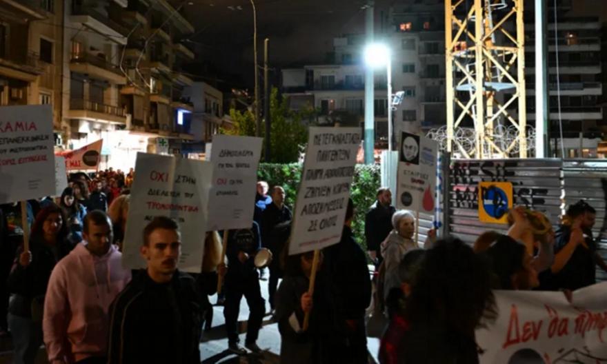 Μεγάλη πορεία στην Κυψέλη για τα έργα του Μετρό - «Όχι στον τρομοπόντικα, πλήρης αποκατάσταση»