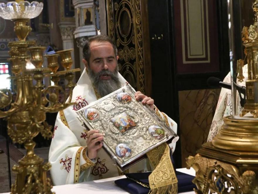 Η Αθήνα γιορτάζει τον Πολιούχο της: Πλήθος πιστών προσκυνά στον ναό του Αγίου Διονυσίου Αρεοπαγίτη