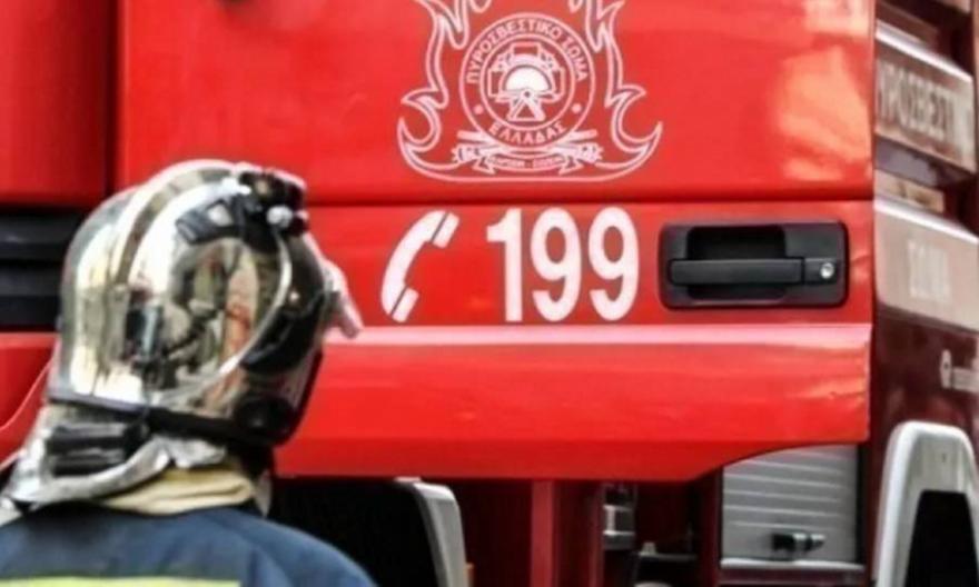 Πυρκαγιά σε εγκαταλελειμμένο κτίριο στο Μεταξουργείο – Διακοπή κυκλοφορίας στην Κεραμεικού