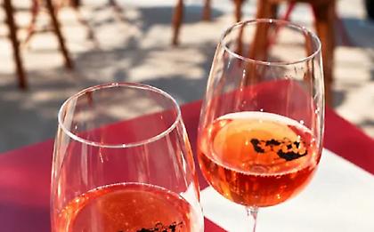 Vin d’Alsace: Το νέο wine bar 13 τ.μ. στο Παγκράτι που μας ταξιδεύει στην Αλσατία