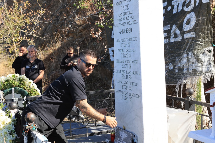 Συγκίνηση στο ετήσιο μνημόσυνο για τους φίλους του ΠΑΟΚ στα Τέμπη (pics)