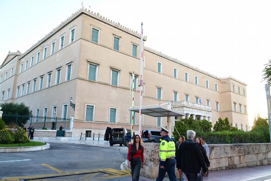 Βουλή: Τηλεφώνημα για βόμβα – Σπεύδει κλιμάκιο των ΤΕΕΜ