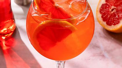 Grapefruit aperol spritz