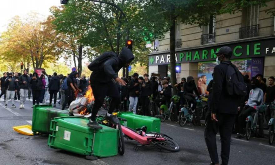 Εκρηκτικό το κλίμα στη Γαλλία λόγω της μαθητικής οργής: Έως 500 σχολεία αναστέλλουν τα μαθήματα