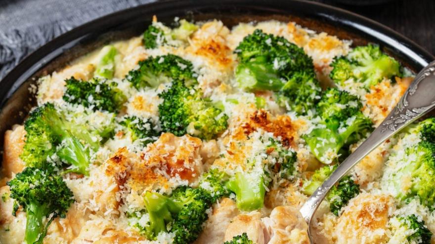 Κοτόπουλο με μπρόκολο σε κρεμώδη σάλτσα (chicken Divan)
