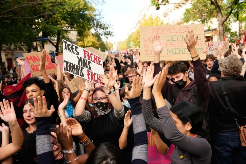 Γαλλία: Η αστυνομία επιστρατεύει επικίνδυνα όπλα κατά των εφήβων
