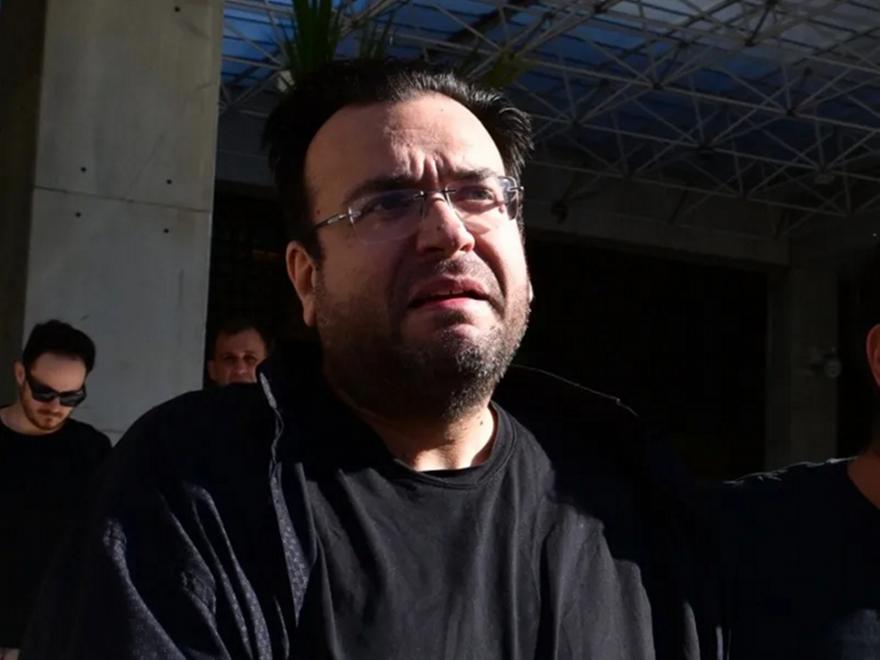 Απάτη στον ΕΦΚΑ: «Είμαι αθώος, είναι σκευωρία» - Η μεταγωγή του Καμπούρη και των άλλων συλληφθέντων στην Ευελπίδων