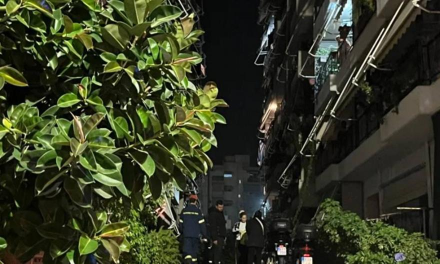 Φωτιά σε διαμέρισμα στου Ρέντη - Στο νοσοκομείο 2 άτομα