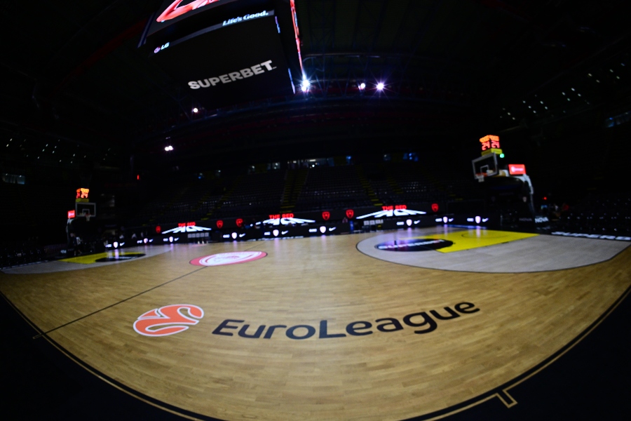 Ολυμπιακός: Εικόνες από το ευρωπαϊκό παρκέ της SUNEL Arena