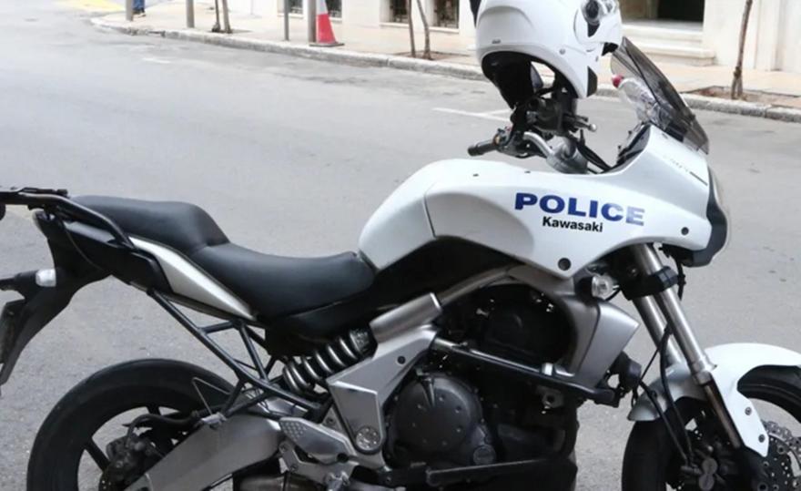 Επίθεση με μαχαίρι στην Ελευσίνα: Παραδόθηκε ο 22χρονος κατηγορούμενος