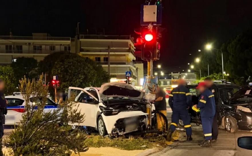 Αγρίνιο: Σφοδρή σύγκρουση δύο οχημάτων στον κόμβο Αγίου Δημητρίου