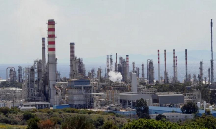 Έκρηξη έξω από τις εγκαταστάσεις της Motor Oil στους Αγίους Θεοδώρους - 2 σοβαρά τραυματίες