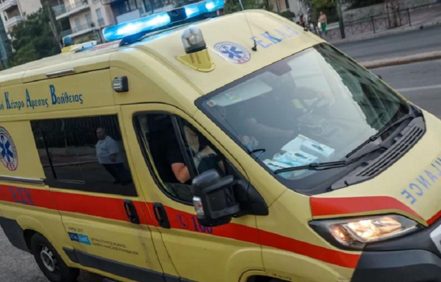 Σύγκρουση δικύκλων στην Αθηνών - Κορίνθου, ένα άτομο τραυματίστηκε σοβαρά