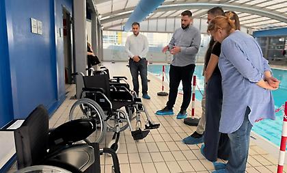 Δωρεά τριών αμαξιδίων στο Κέντρο Υγρού Στίβου για ενίσχυση προσβασιμότητας στο ΟΑΚΑ για αθλητές με αναπηρία