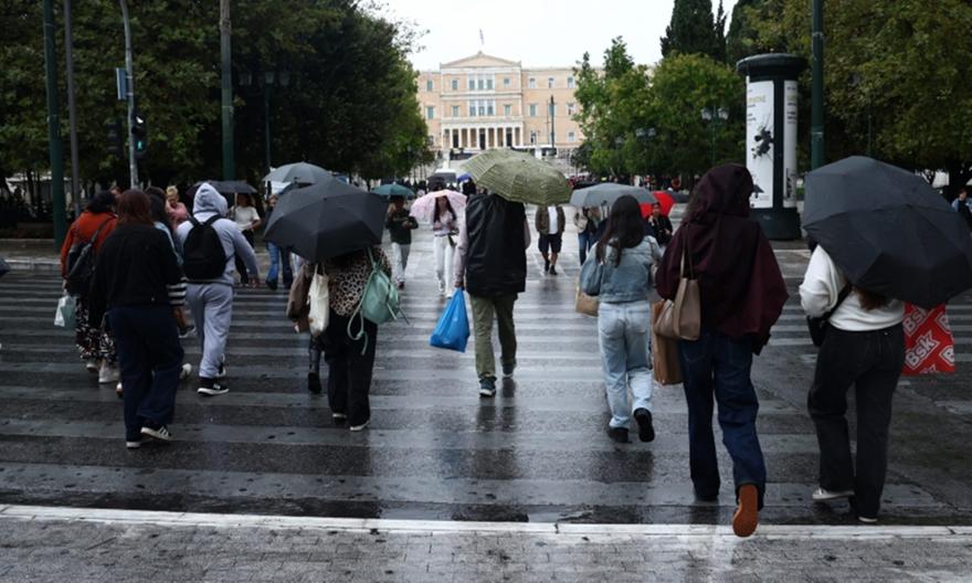 Κακοκαιρία: Σαρώνουν τη χώρα ισχυρές καταιγίδες – Μηνύματα από το 112, κλειστά σχολεία και Red Code