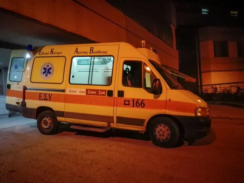 Tροχαίο στο Παγκράτι: Μοτοσικλέτα συγκρούστηκε με ΙΧ - Σε σοβαρή κατάσταση ο αναβάτης