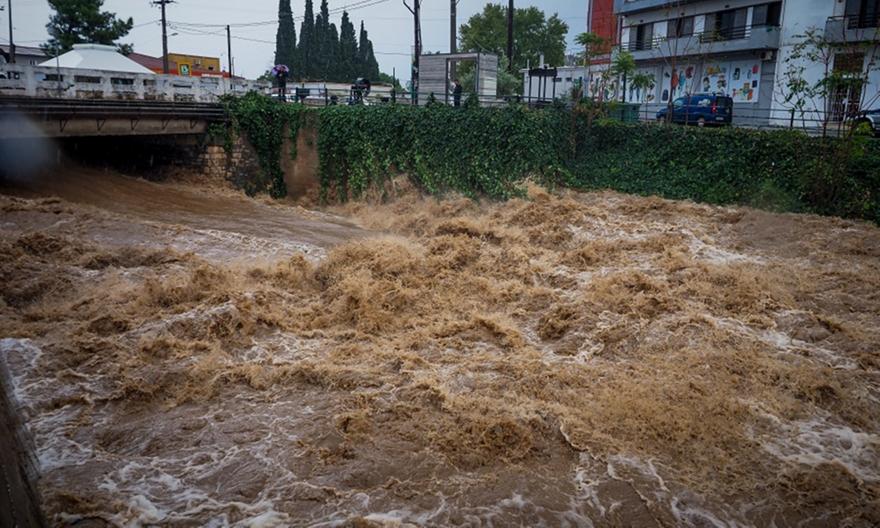 Κακοκαιρία: Ένας νεκρός από τις πλημμύρες στη Ρόδο - Εικόνες καταστροφής σε Σκιάθο και Εύβοια
