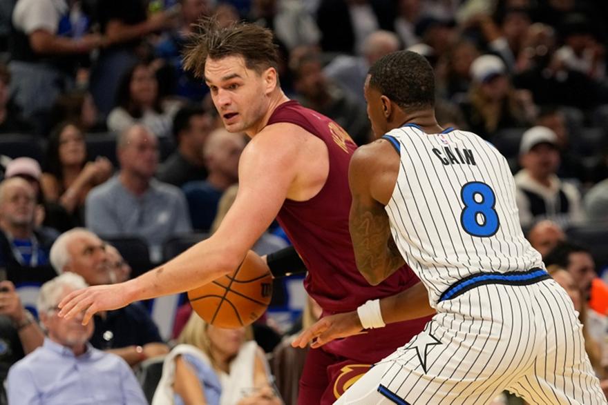 NBA Preseason: Θετικός Χεζόνια, εντυπωσιακές νίκες για Μάτζικ και Ράπτορς