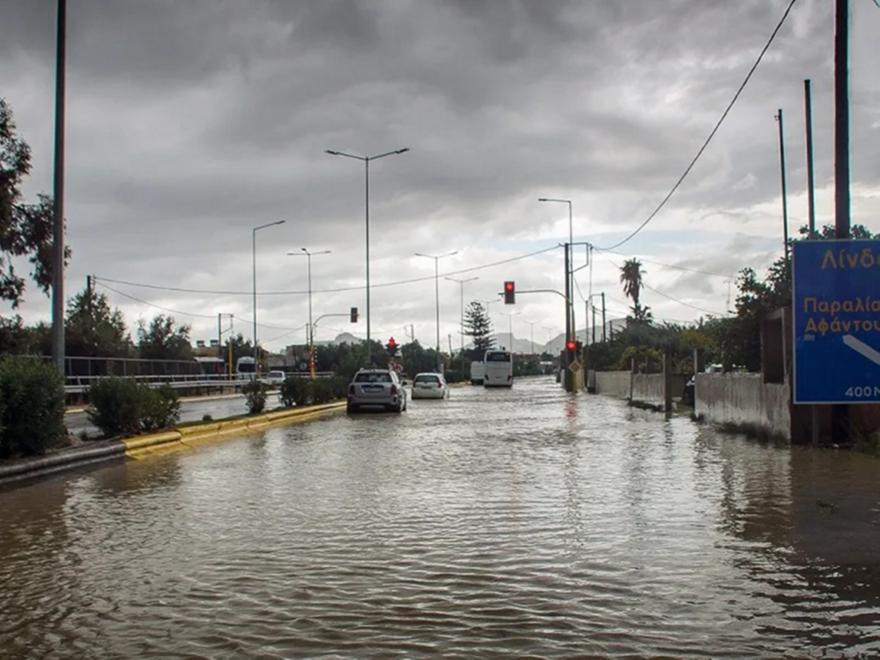 Σε κατάσταση έκτακτης ανάγκης η Ρόδος - «Η κατάσταση είναι ιδιαίτερα σοβαρή» λέει ο δήμαρχος του νησιού