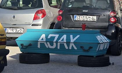 Ντροπιαστικές εικόνες στην Κροατία: Φέρετρο και ναζιστικά συνθήματα από οπαδούς της Χάιντουκ ενόψει Άγιαξ