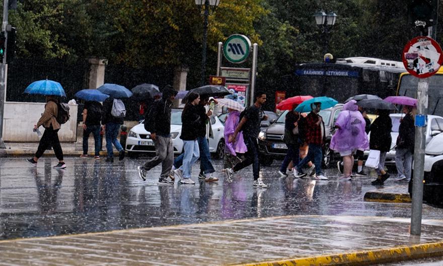 Καιρός: Νέα επιδείνωση με βροχές, πτώση της θερμοκρασίας και βοριάδες – Πού αναμένεται ακόμα και χιόνι