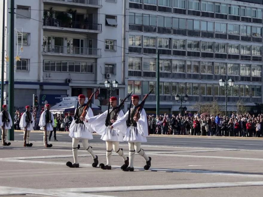 Μνημείο του Αγνώστου Στρατιώτη: Αλλάζει όψη μετά από 94 χρόνια - Σχέδιο ανάπλασης με μάρμαρο αντί ασφάλτου