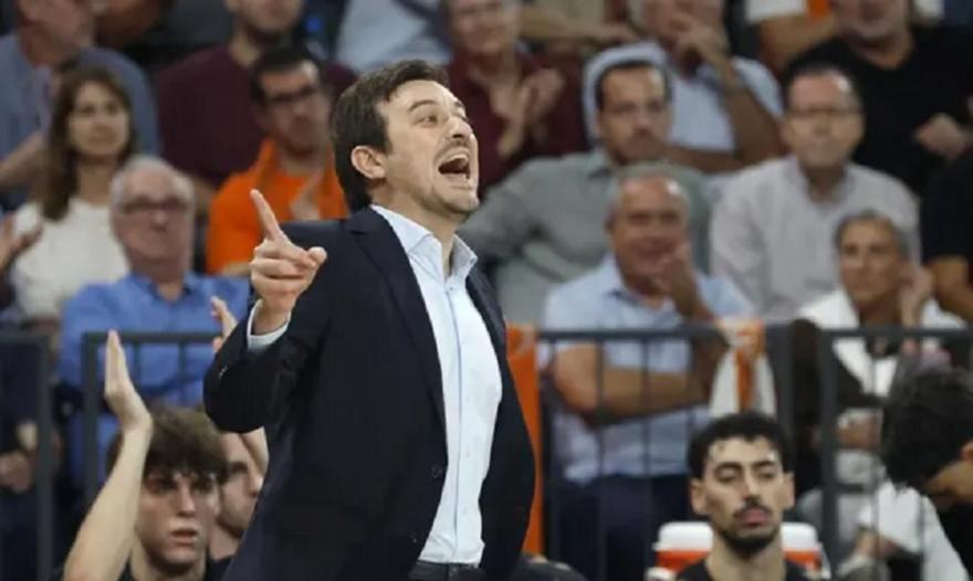 Προπονητής Βαλένθια: «Μας επηρέασε πολύ η ήττα από τον Ολυμπιακό»
