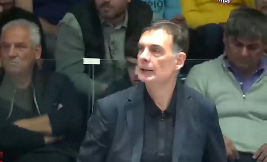 Πετάχτηκε από τον πάγκο ο Μπαρτζώκας σε airball του Εντζάι!
