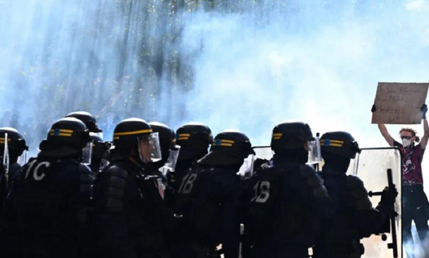 Άγρια επεισόδια αμαύρωσαν τις διαδηλώσεις του Σαββάτου στη Γαλλία - 150 τραυματίες αστυνομικοί