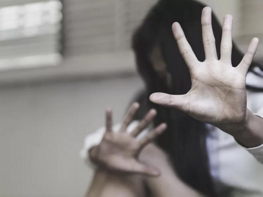 Μητέρα κατηγορείται για σεξουαλική κακοποίηση της ανήλικης κόρης της και διακίνηση βίντεο στον Βόλο