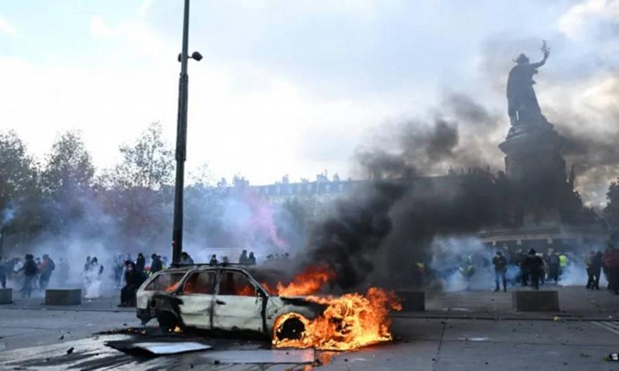 BBC: Πρόεδρος σε αποδρομή ο Μακρόν - Η προεκλογική περίοδος άρχισε στους δρόμους