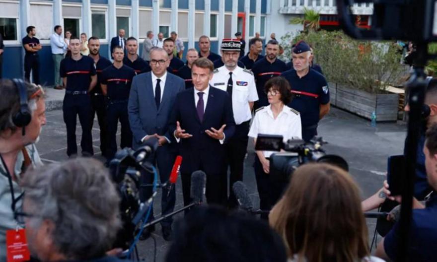 Παραίτηση υπέβαλε ο Γάλλος ΥΠΕΣ λόγω των επεισοδίων - Δεν έγινε δεκτή από τον Μακρόν