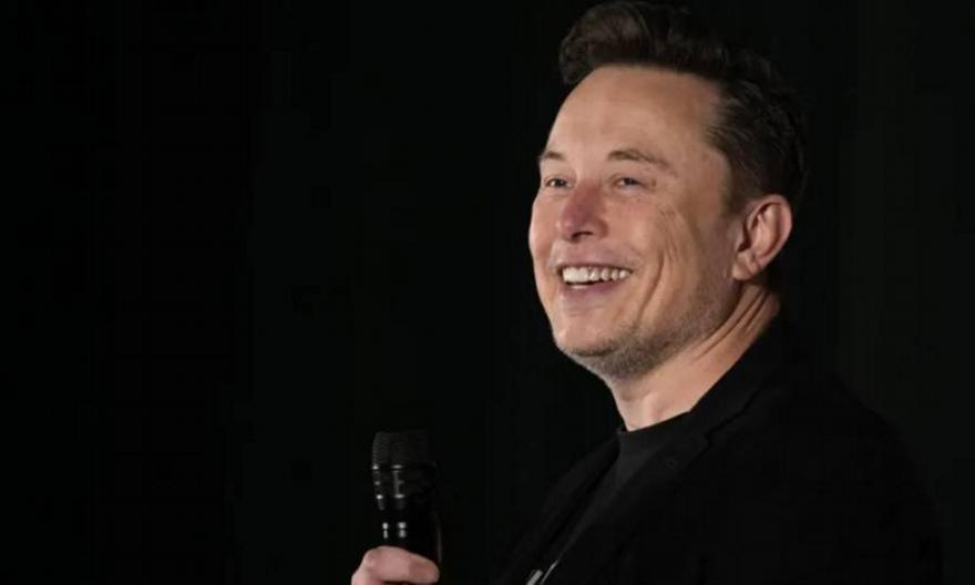 Ο Ίλον Μασκ μοιράζει μετοχές της Space X «σε κάθε παιδί» στις ΗΠΑ