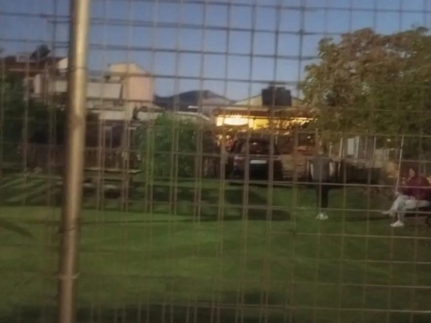 25χρονος έπεσε με αυτοκίνητο μέσα σε παιδική χαρά στο Μενίδι - Συνελήφθη άμεσα