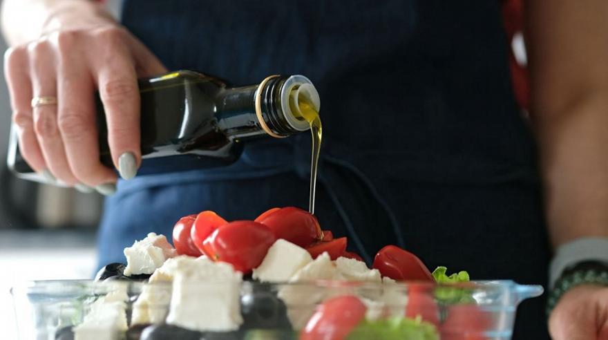 Πού πρέπει να αποθηκεύεις το ελαιόλαδο στην κουζίνα