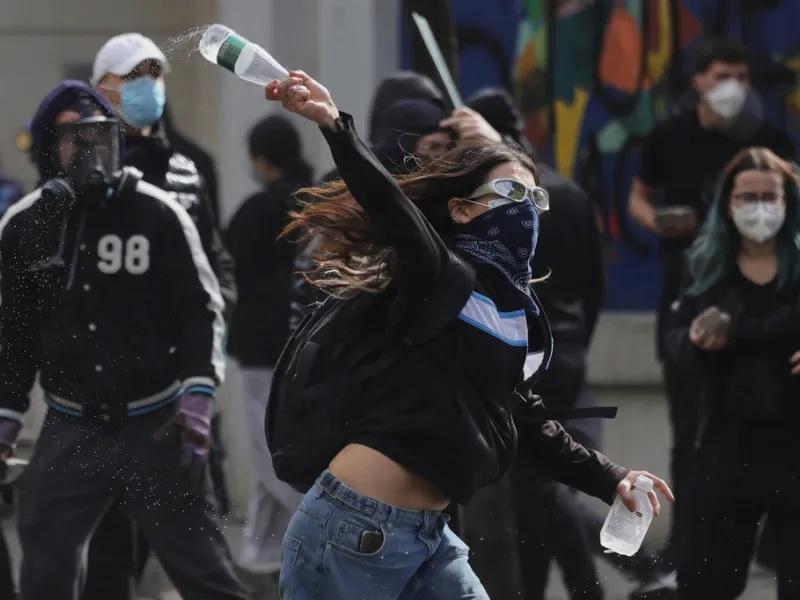 Νέα αιματηρά επεισόδια τη Δευτέρα στην Αλβανία - Εκατοντάδες οι τραυματίες στις διαδηλώσεις