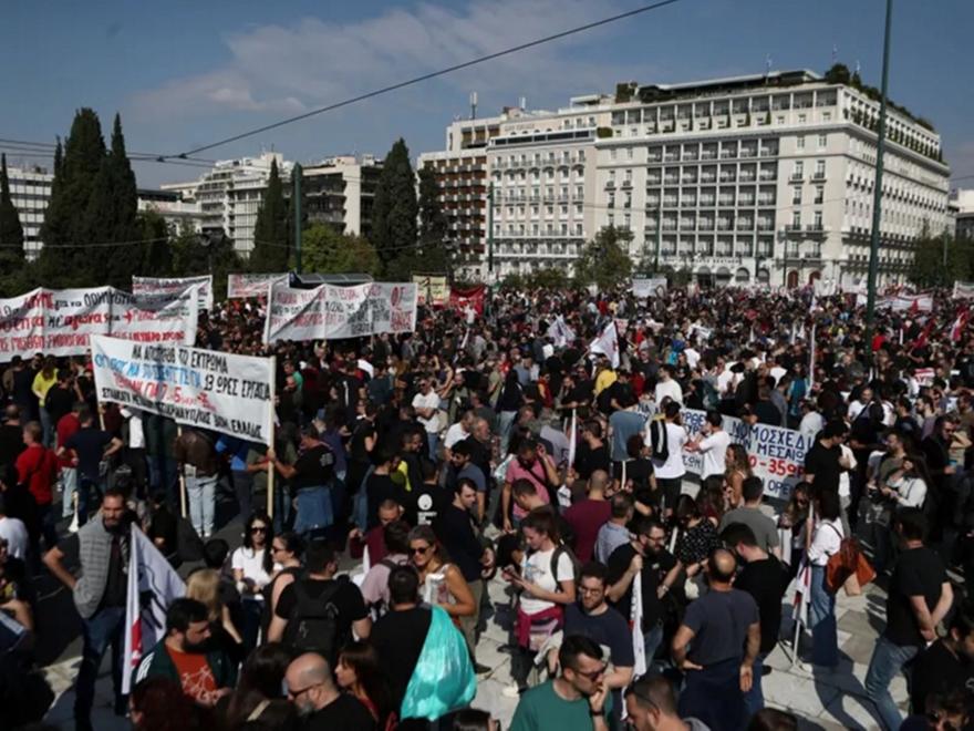 Πανελλαδική στάση εργασίας της ΑΔΕΔΥ αύριο από τις 11:00 - Τι διεκδικούν οι εργαζόμενοι