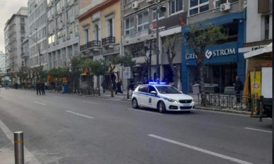 Άδεια η «ύποπτη» βαλίτσα στο κέντρο του Πειραιά: Αποκλείστηκε η περιοχή